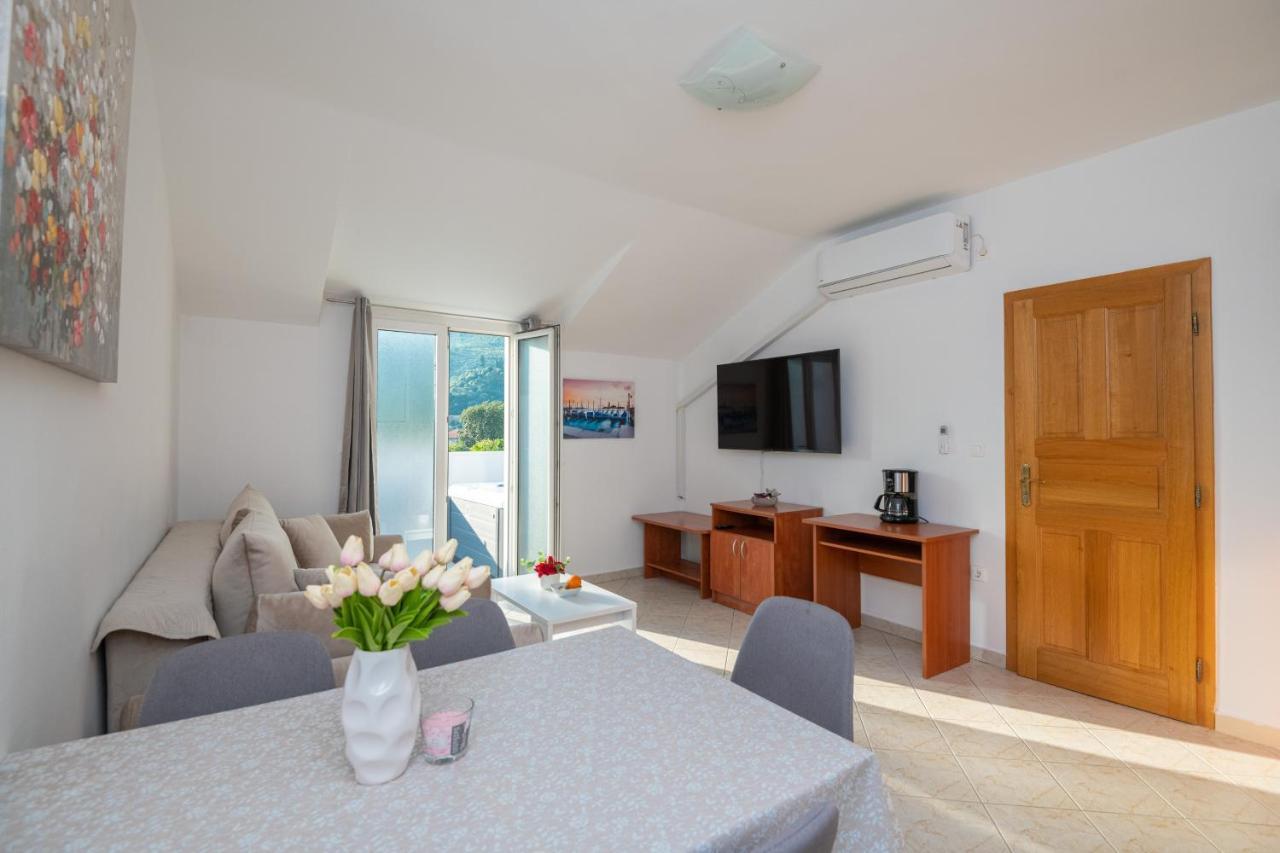 Apartments Dubelj Komolac Экстерьер фото